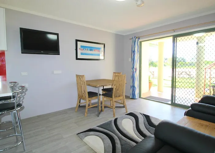Beachfront 2, 25 Willow Street