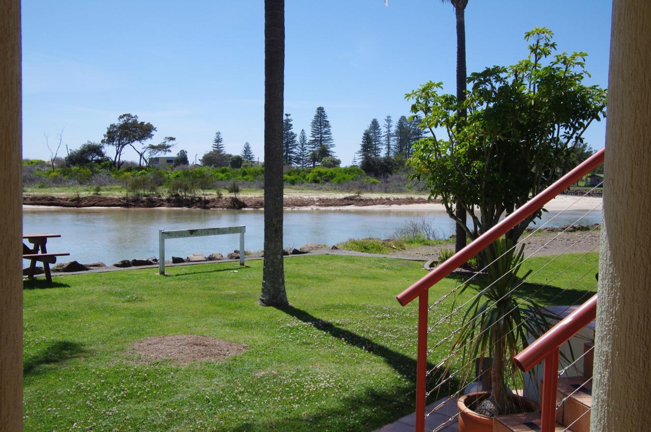 Beachfront 2, 25 Willow Street * Crescent Head