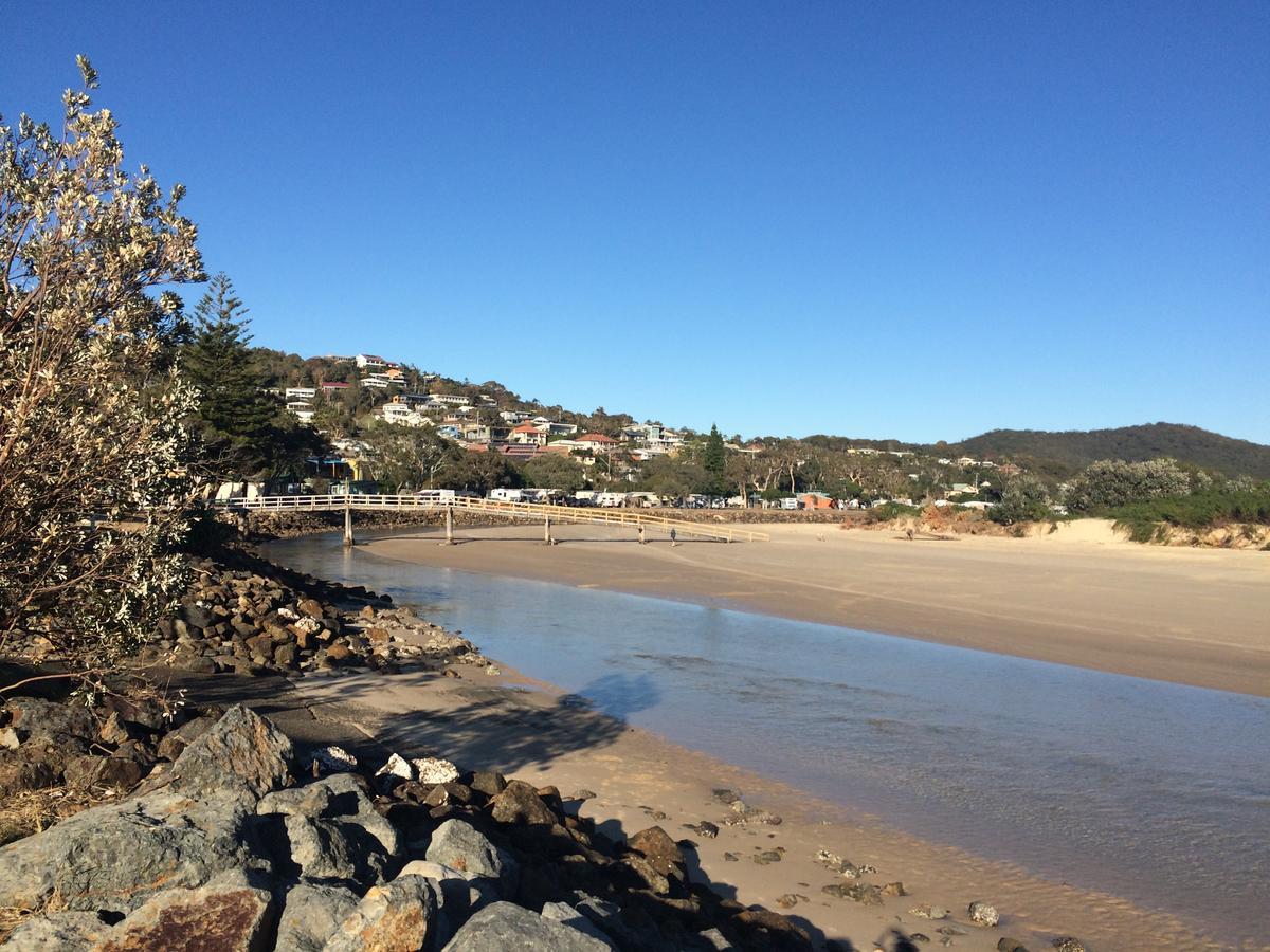 Beachfront 2, 25 Willow Street Apartment *
