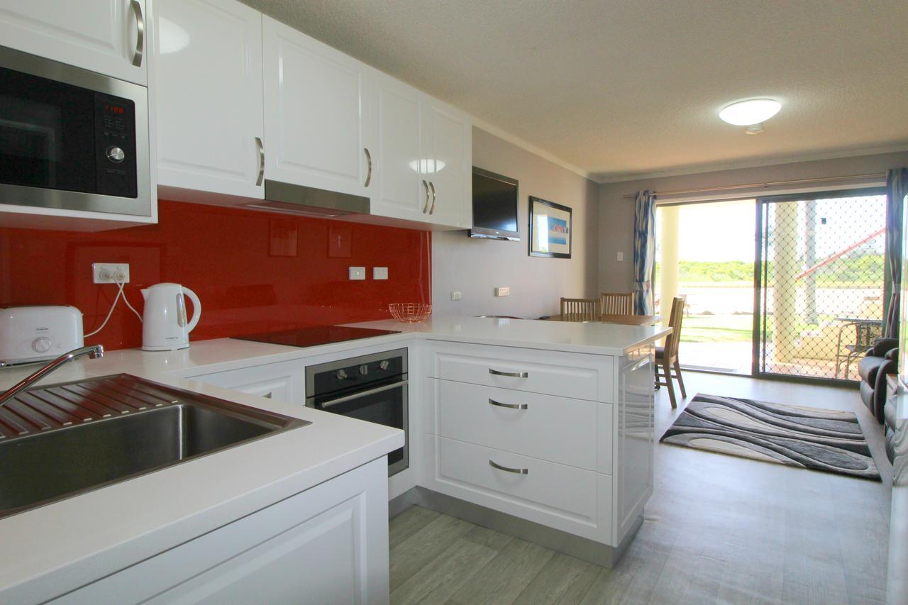 Beachfront 2, 25 Willow Street Apartment *